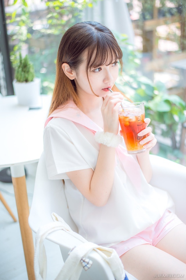 刘璝回来，让张任松了口气，现在，他需要刘璝给他带来一个好消息来振奋人心，来消弭这些不利的言论，只是当张任看到刘璝的那一瞬间，心中便没来由的一沉，刘璝的脸色很难看，难看到张任突然有种制止刘璝说话的冲动。